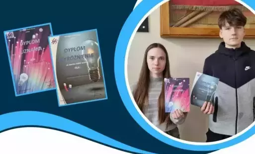Uczniowie z dyplomami 